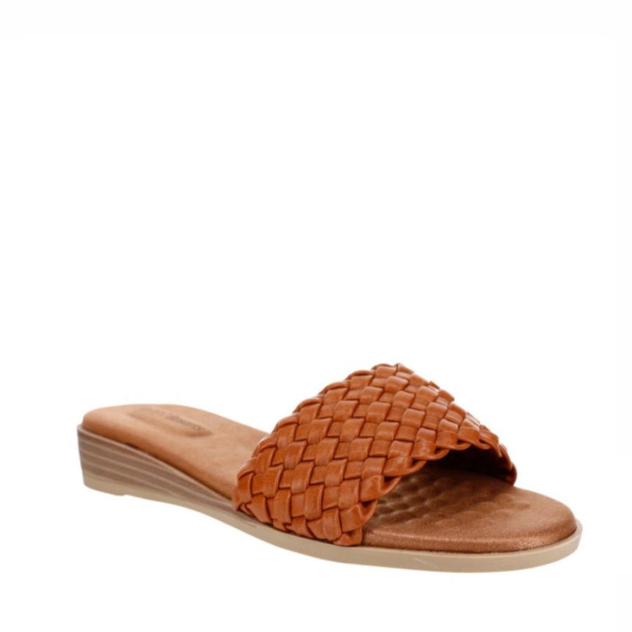 Shoes CC Resorts | Winston Tan